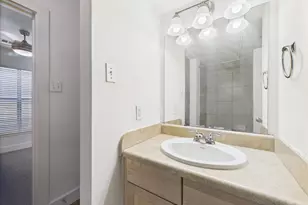 711 W 32nd St, Austin, TX 78705 - Photo 22