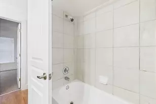 711 W 32nd St, Austin, TX 78705 - Photo 28