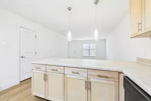 711 W 32nd St, Austin, TX 78705 - Photo 2