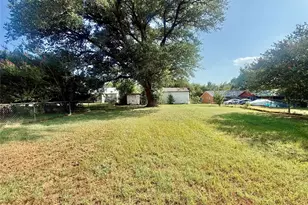 1133 N Avenue C, Elgin, TX 78621 - Photo 10