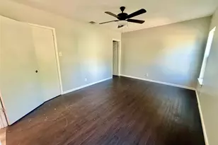 1133 N Avenue C, Elgin, TX 78621 - Photo 8