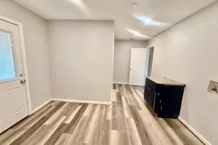 1133 N Avenue C, Elgin, TX 78621 - Photo 14