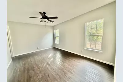 1133 N Avenue C, Elgin, TX 78621 - Photo 16