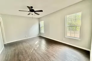 1133 N Avenue C, Elgin, TX 78621 - Photo 16