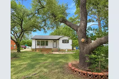 1133 N Avenue C, Elgin, TX 78621 - Photo 1