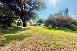 1133 N Avenue C, Elgin, TX 78621 - Photo 14