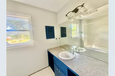 1133 N Avenue C, Elgin, TX 78621 - Photo 2
