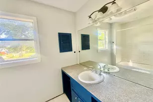 1133 N Avenue C, Elgin, TX 78621 - Photo 2