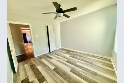 1133 N Avenue C, Elgin, TX 78621 - Photo 20