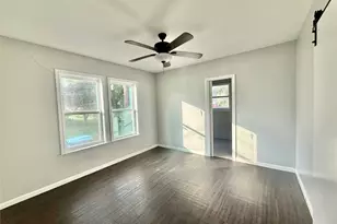 1133 N Avenue C, Elgin, TX 78621 - Photo 8