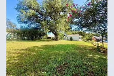 1133 N Avenue C, Elgin, TX 78621 - Photo 18