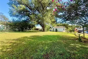 1133 N Avenue C, Elgin, TX 78621 - Photo 18