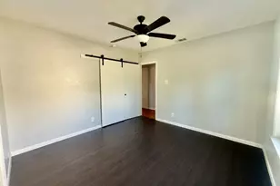 1133 N Avenue C, Elgin, TX 78621 - Photo 6