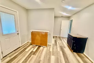 1133 N Avenue C, Elgin, TX 78621 - Photo 10