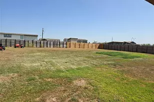 166 Brown Pelican Dr, Del Valle, TX 78617 - Photo 2