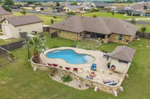 104 W Vienna Dr, Hutto, TX 78634 - Photo 2