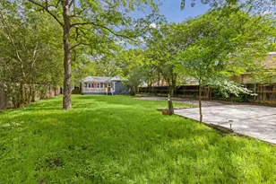 1005 Pine St, Bastrop, TX 78602 - Photo 20