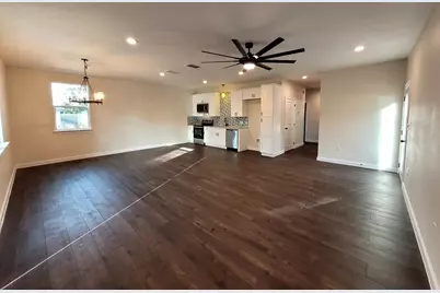 750 S Main Street, Lockhart, TX 78644 - Photo 4