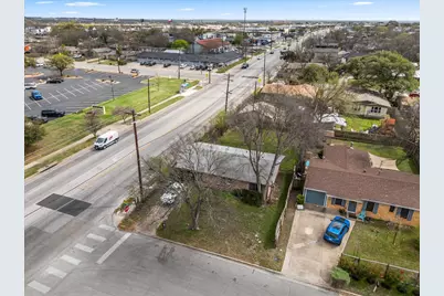 7813 Northwest Drive, Austin, TX 78757 - Photo 2