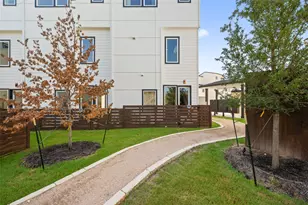 5201 E Martin Luther King Jr Blvd, Austin, TX 78721 - Photo 2