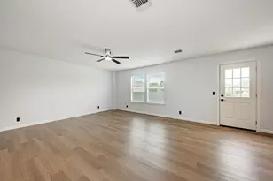 125 Holland St, Hutto, TX 78634 - Photo 10