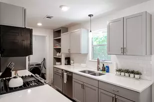 122 Havana St, Austin, TX 78704 - Photo 8