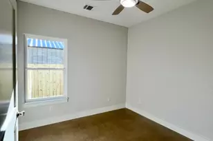 400 Washington St, Smithville, TX 78957 - Photo 12