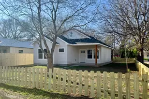 400 Washington St, Smithville, TX 78957 - Photo 1