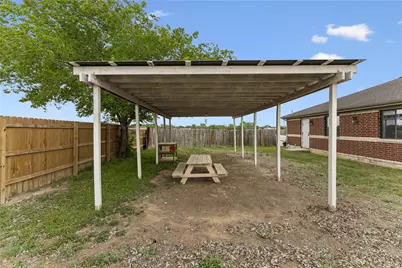 1020 S Guadalupe Street, Lockhart, TX 78644 - Photo 12