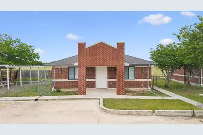 1020 S Guadalupe Street, Lockhart, TX 78644 - Photo 2