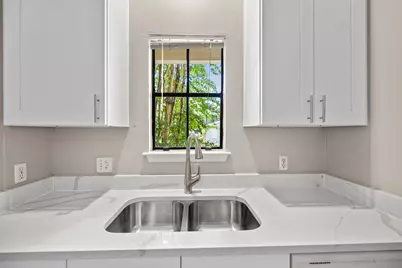 712 Graham Place #203, Austin, TX 78705 - Photo 8