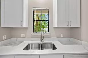 712 Graham Pl, Austin, TX 78705 - Photo 8