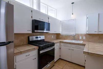 4304 Scottsdale Road, Austin, TX 78721 - Photo 6