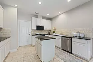 402 E 32nd St, Austin, TX 78705 - Photo 12