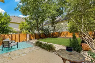 402 E 32nd St, Austin, TX 78705 - Photo 32