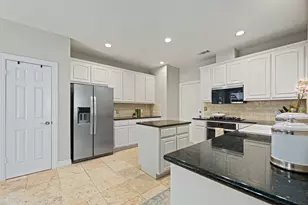 402 E 32nd St, Austin, TX 78705 - Photo 10