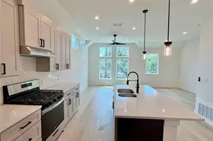 200 W 56th St, Austin, TX 78751 - Photo 8