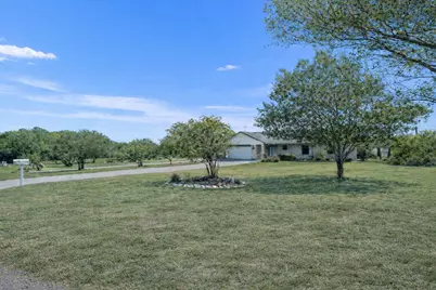 33 Valley View Drive, Round Rock, TX 78664 - Photo 2