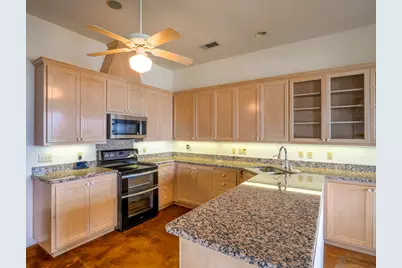 736 W Lakecrest Drive, Bluffton, TX 78607 - Photo 8