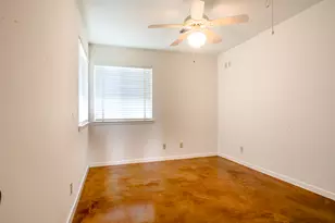 736 W Lakecrest Dr, Bluffton, TX 78607 - Photo 16