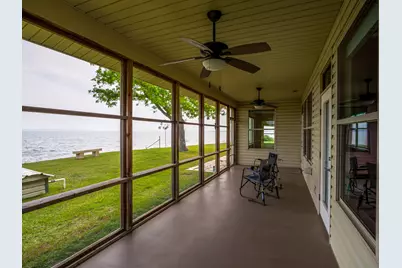 736 W Lakecrest Drive, Bluffton, TX 78607 - Photo 18