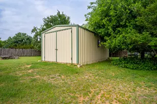 736 W Lakecrest Dr, Bluffton, TX 78607 - Photo 28