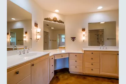 736 W Lakecrest Drive, Bluffton, TX 78607 - Photo 14