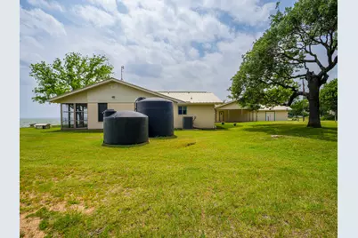 736 W Lakecrest Drive, Bluffton, TX 78607 - Photo 32
