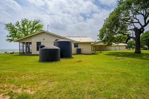 736 W Lakecrest Dr, Bluffton, TX 78607 - Photo 32