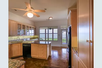 736 W Lakecrest Drive, Bluffton, TX 78607 - Photo 10
