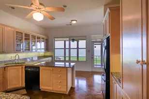 736 W Lakecrest Dr, Bluffton, TX 78607 - Photo 10