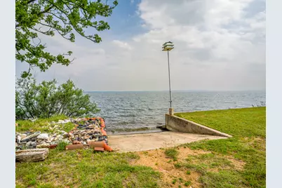 736 W Lakecrest Drive, Bluffton, TX 78607 - Photo 32