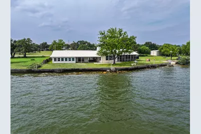 736 W Lakecrest Drive, Bluffton, TX 78607 - Photo 2