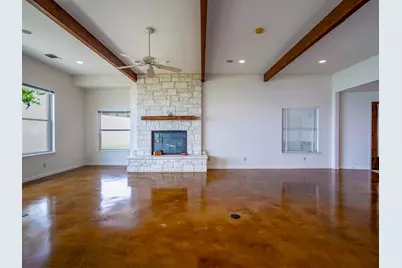 736 W Lakecrest Drive, Bluffton, TX 78607 - Photo 6